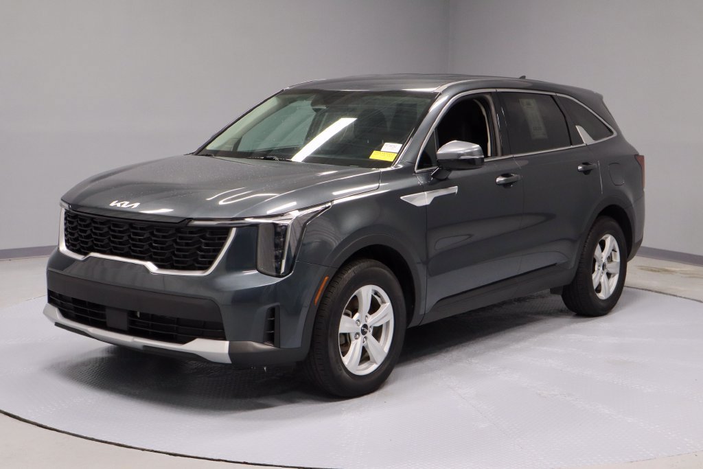 Used 2025 Kia Sorento LX FWD image 7