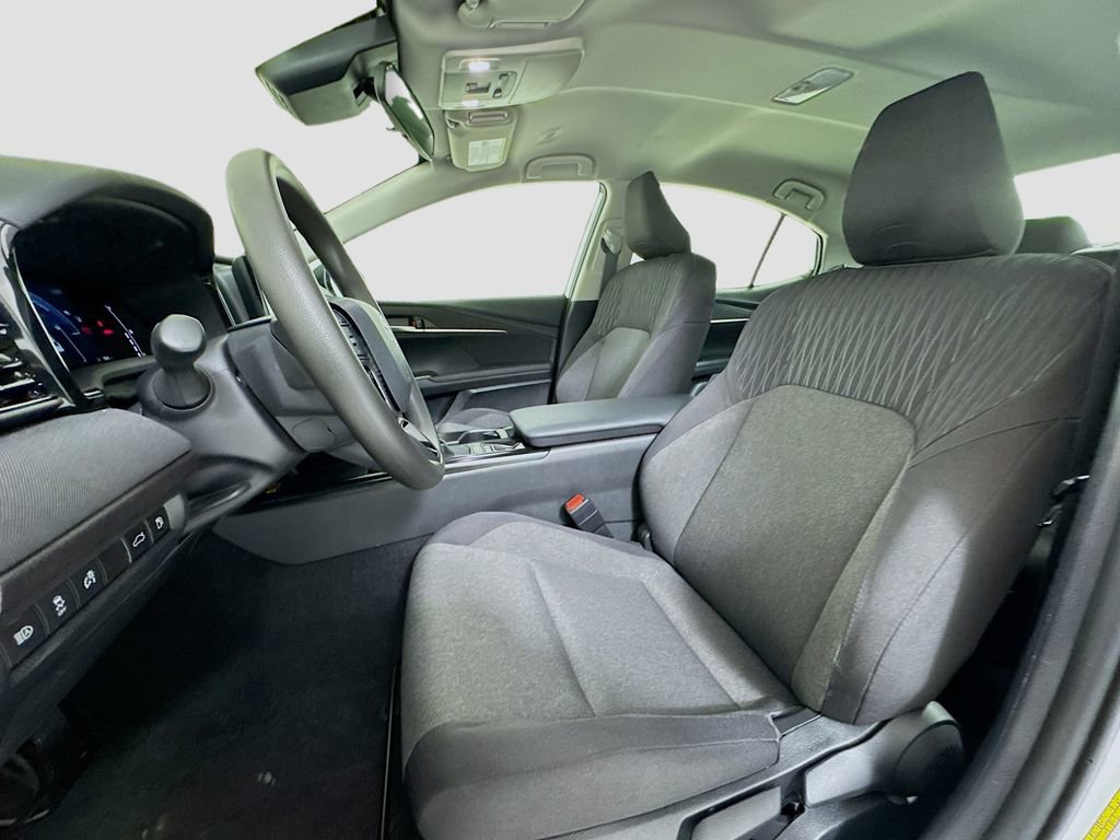 Used 2025 Toyota Camry LE image 11
