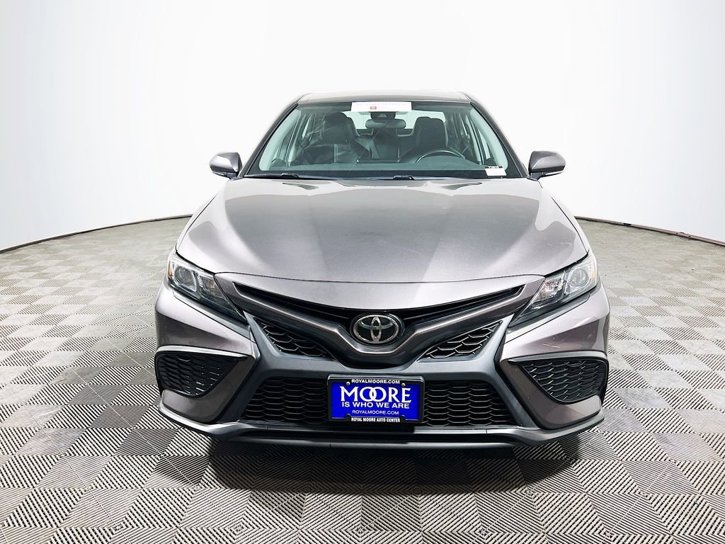 Certified 2022 Toyota Camry SE w/ Cold Weather Package FWD image 3