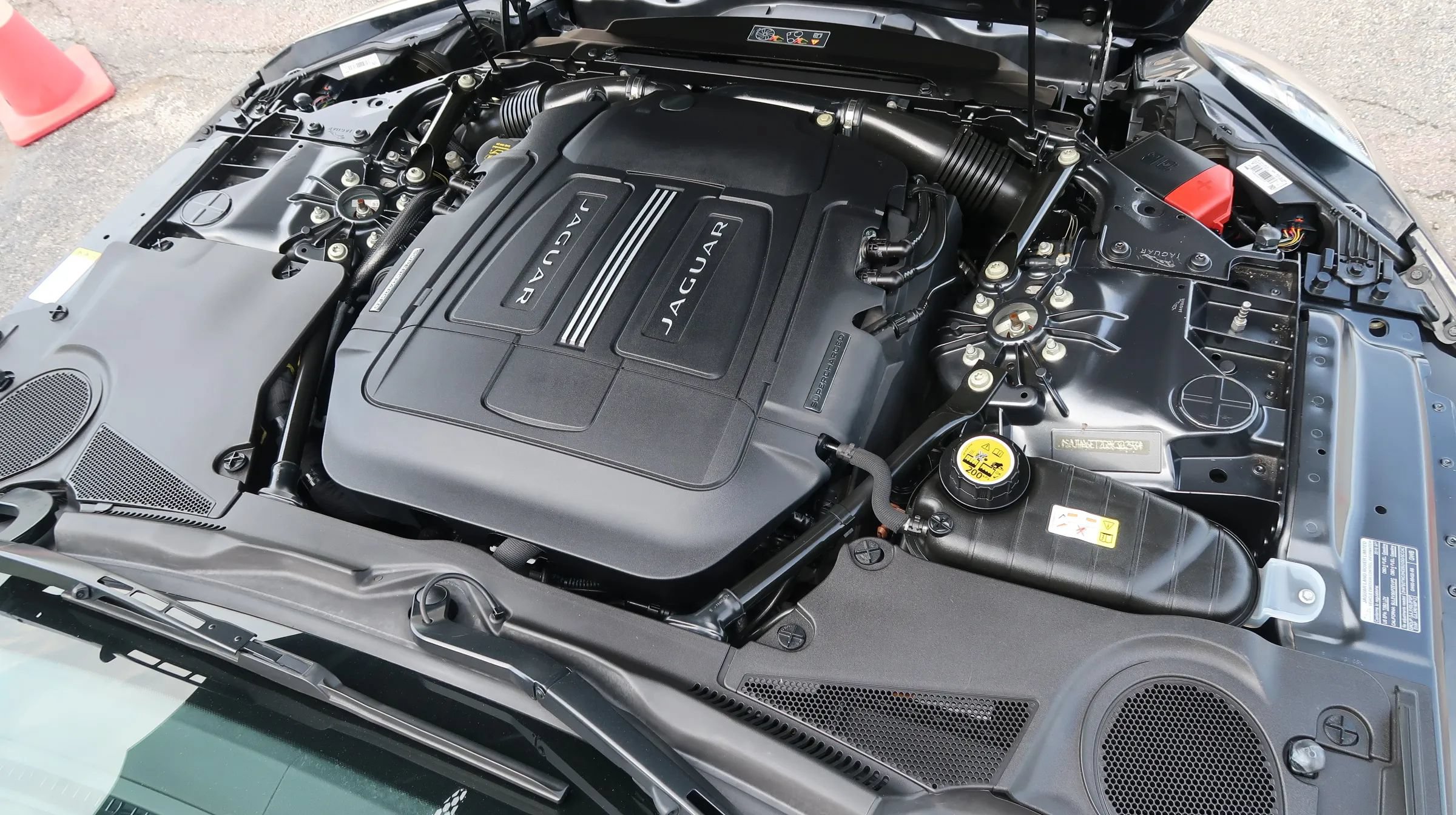Used 2016 Jaguar F-TYPE Convertible RWD image 36