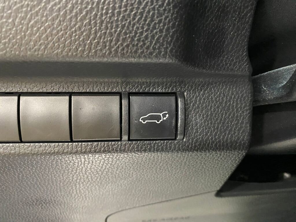 Used 2023 Toyota RAV4 XLE image 12