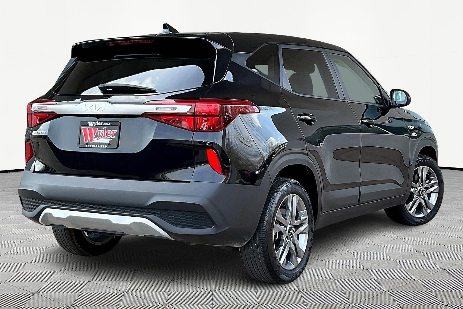 Used 2023 Kia Seltos LX image 7