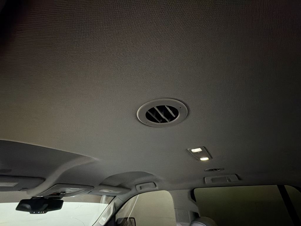 Used 2019 Chevrolet Tahoe LT w/ Off-Road Package AWD/4WD image 19