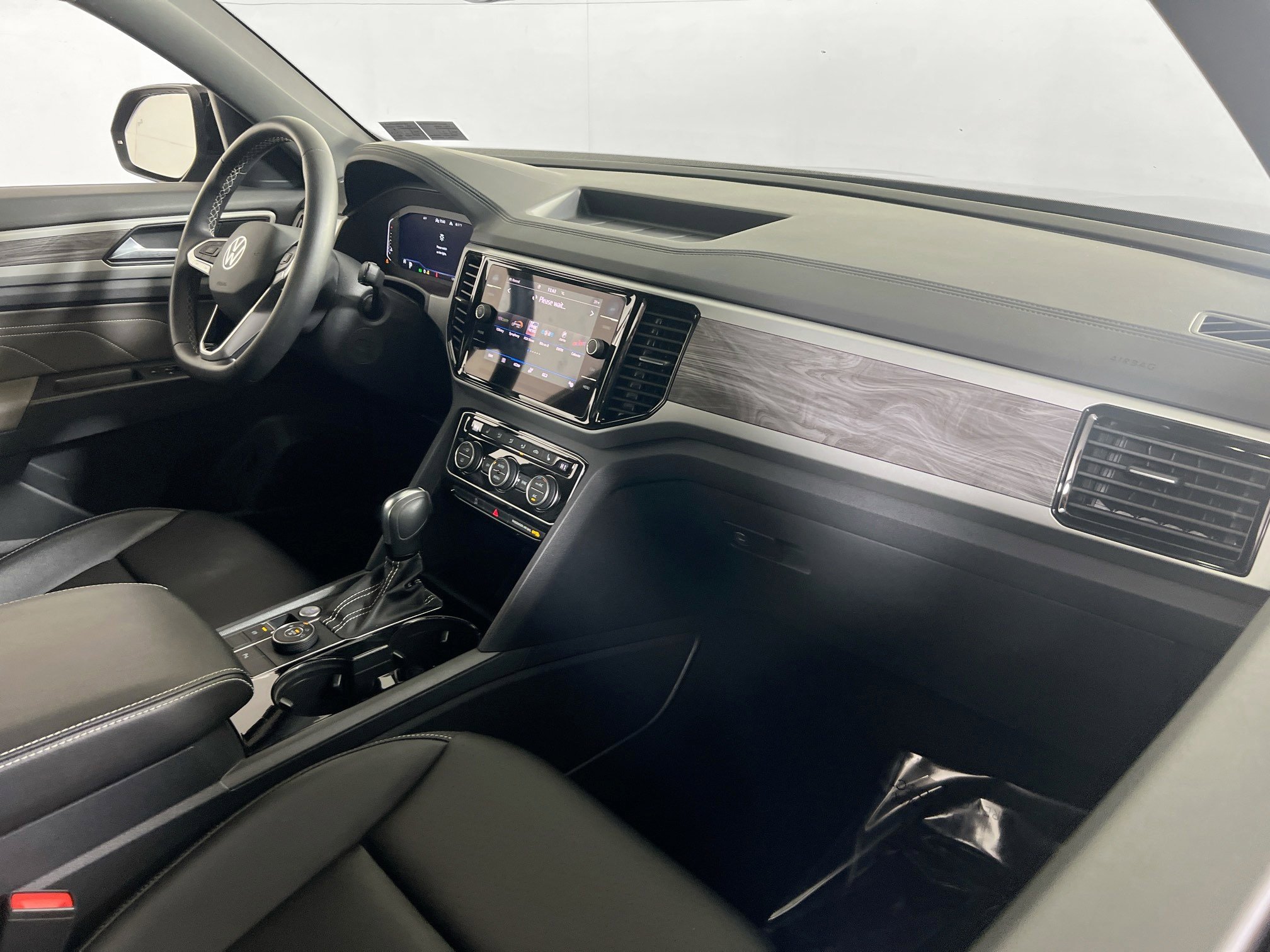 Used 2023 Volkswagen Atlas Cross Sport SE image 27