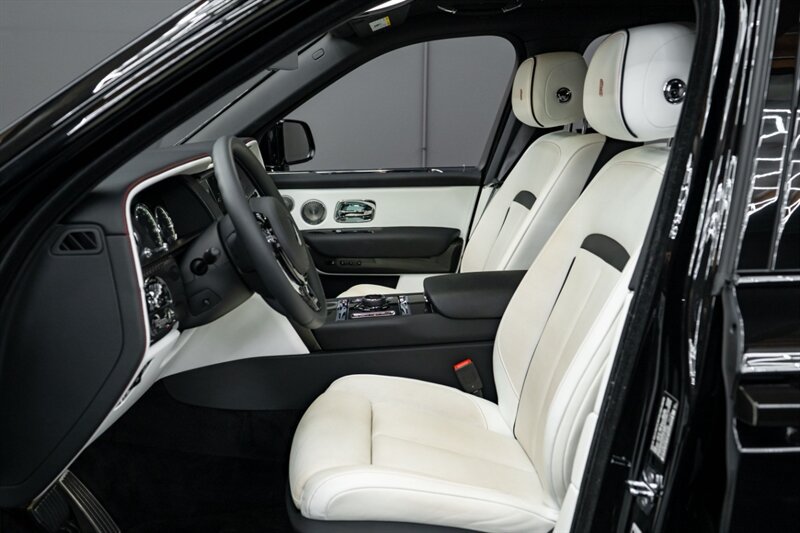 Used 2023 Rolls-Royce Cullinan Black Badge w/ Dark Exterior Package AWD/4WD image 13