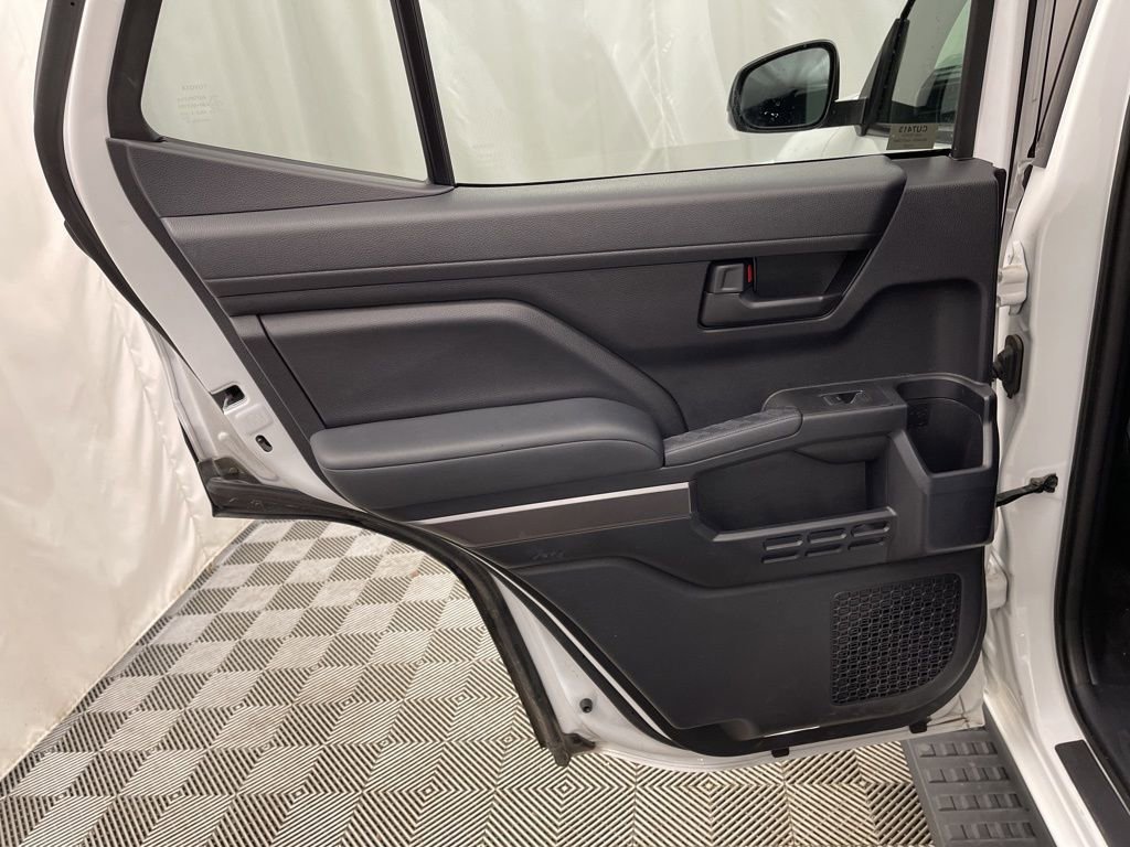 Used 2025 Toyota 4Runner SR5 image 28