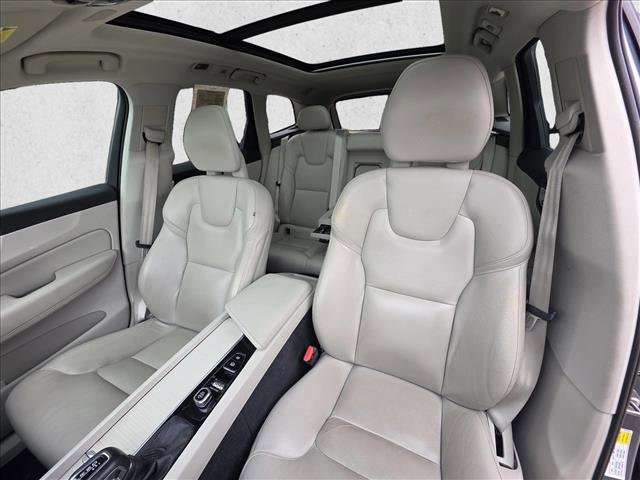 Used 2018 Volvo XC60 T6 Momentum w/ Convenience Package image 15