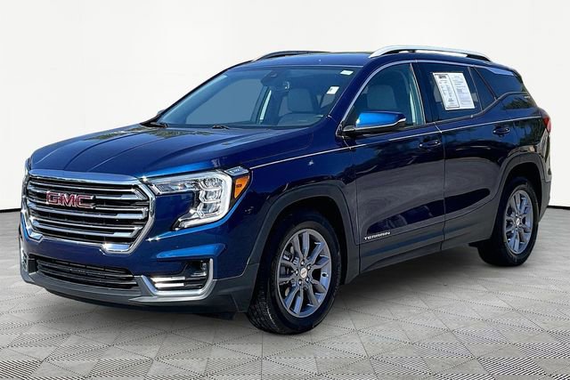 Used 2023 GMC Terrain SLT w/ LPO, Floor Liner Package FWD image 3
