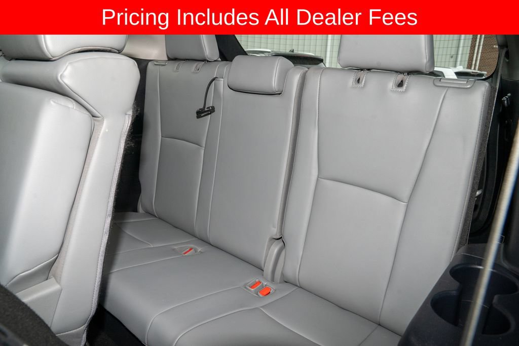 Used 2021 Toyota Highlander XLE FWD image 11