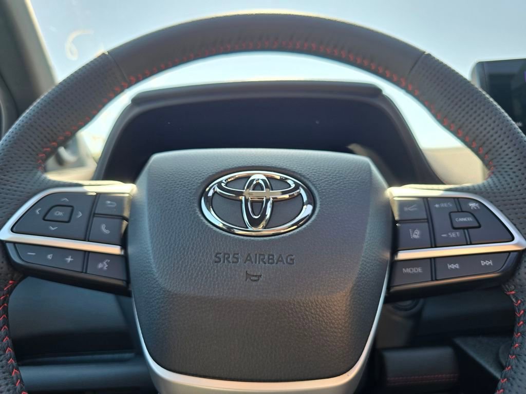 Used 2025 Toyota Sienna XSE image 32