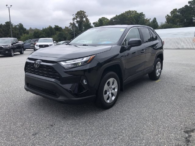 Used 2025 Toyota RAV4 LE FWD image 4