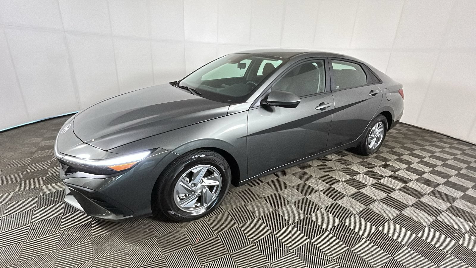 Certified 2024 Hyundai Elantra SE FWD image 8