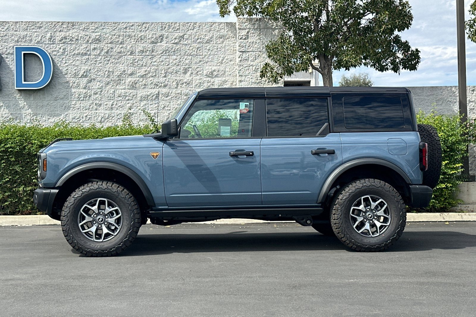New 2025 Ford Bronco Badlands image 7