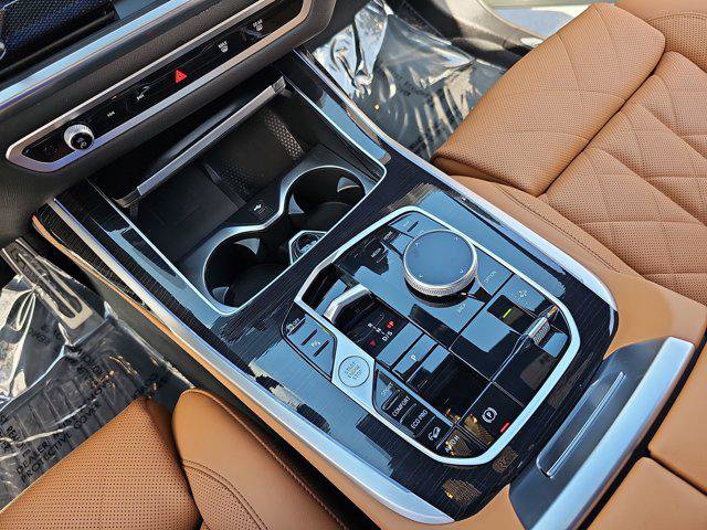Certified 2024 BMW X7 xDrive40i w/ M Sport Package image 27