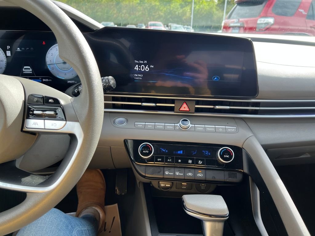 Used 2024 Hyundai Elantra SEL image 23