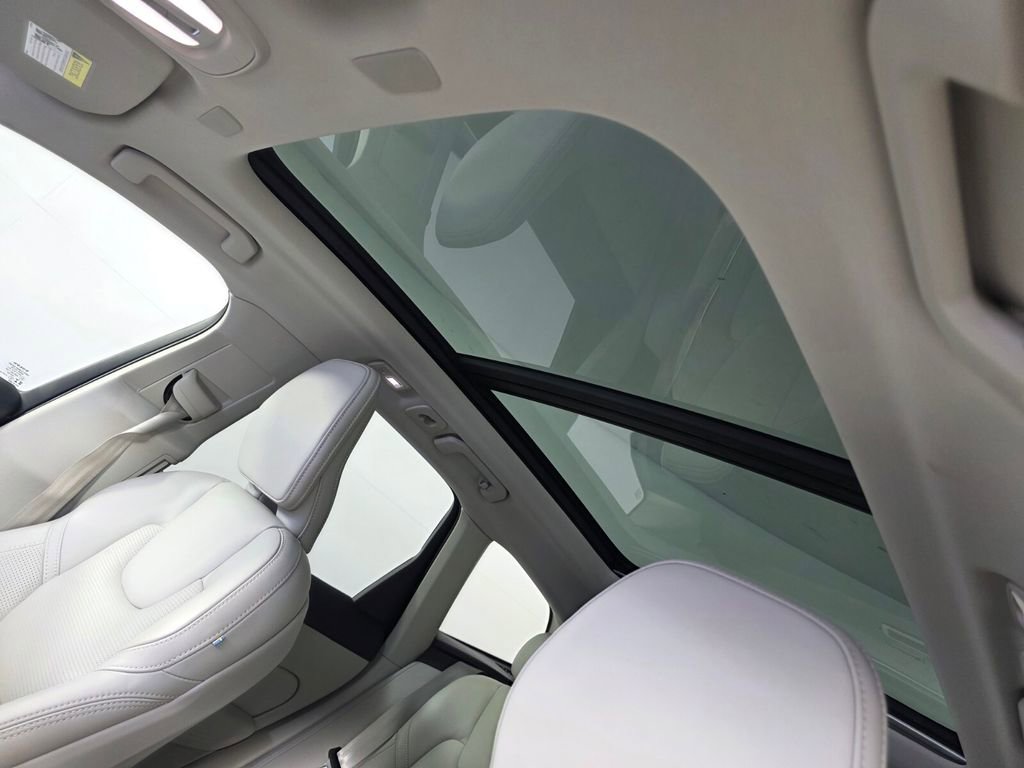 Used 2022 Volvo XC60 B5 Inscription w/ Protection Package Premier image 12