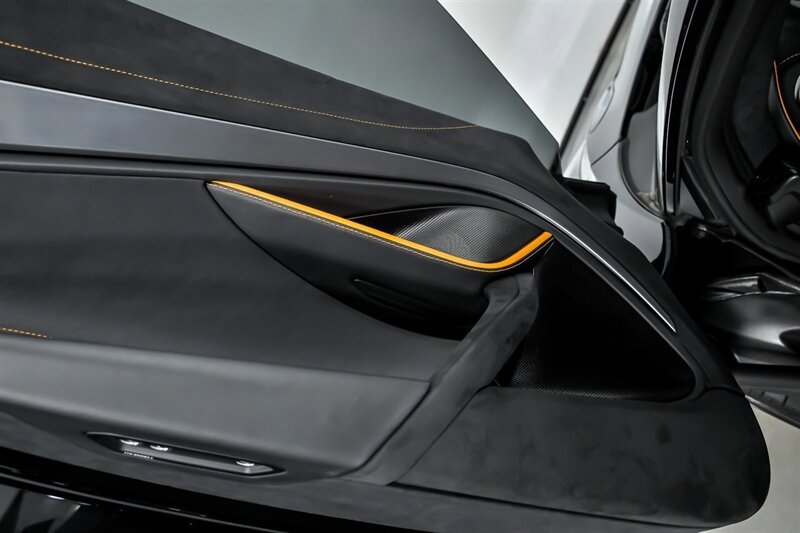 Used 2024 McLaren 750S Spider RWD image 19