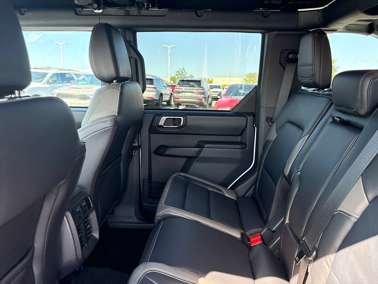 Used 2025 Ford Bronco Outer Banks AWD/4WD image 13