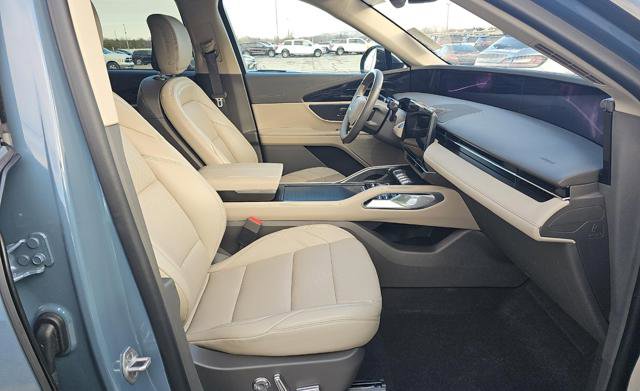 Used 2025 Lincoln Nautilus Premier image 12