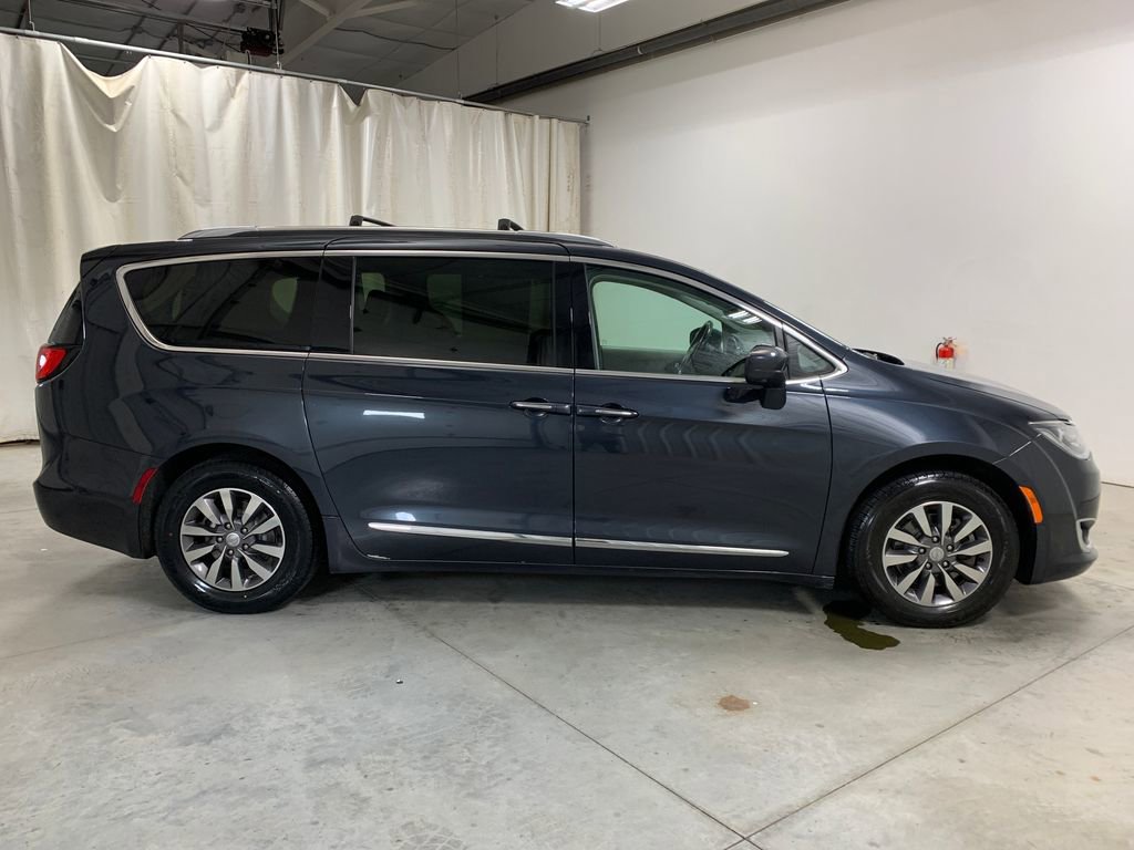 Used 2019 Chrysler Pacifica Touring-L Plus w/ Advanced Safetytec Group FWD image 31