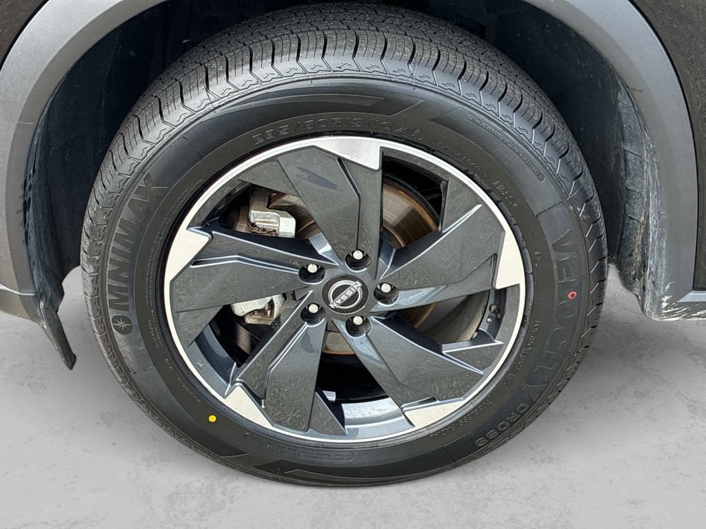 Used 2025 Nissan Rogue SV AWD/4WD image 19