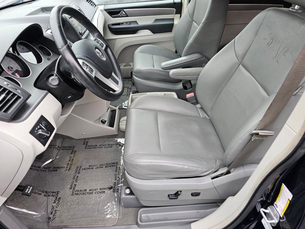 Used 2012 Volkswagen Routan SE image 19