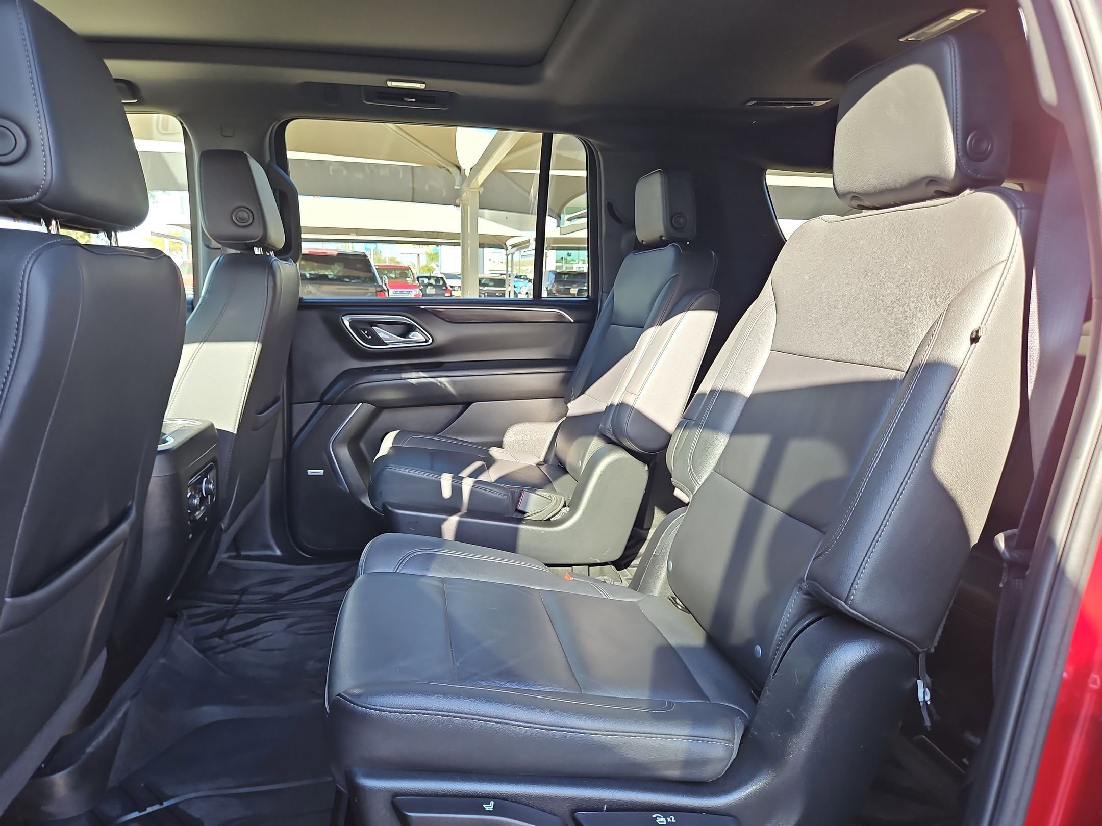 Certified 2024 Chevrolet Suburban Z71 w/ Luxury Package image 15