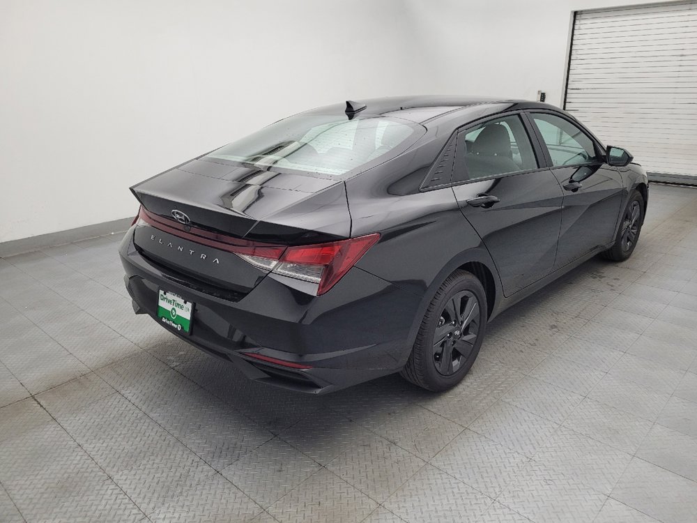 Used 2023 Hyundai Elantra SEL image 9