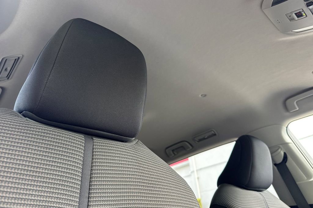 Used 2023 Toyota Highlander LE FWD image 17