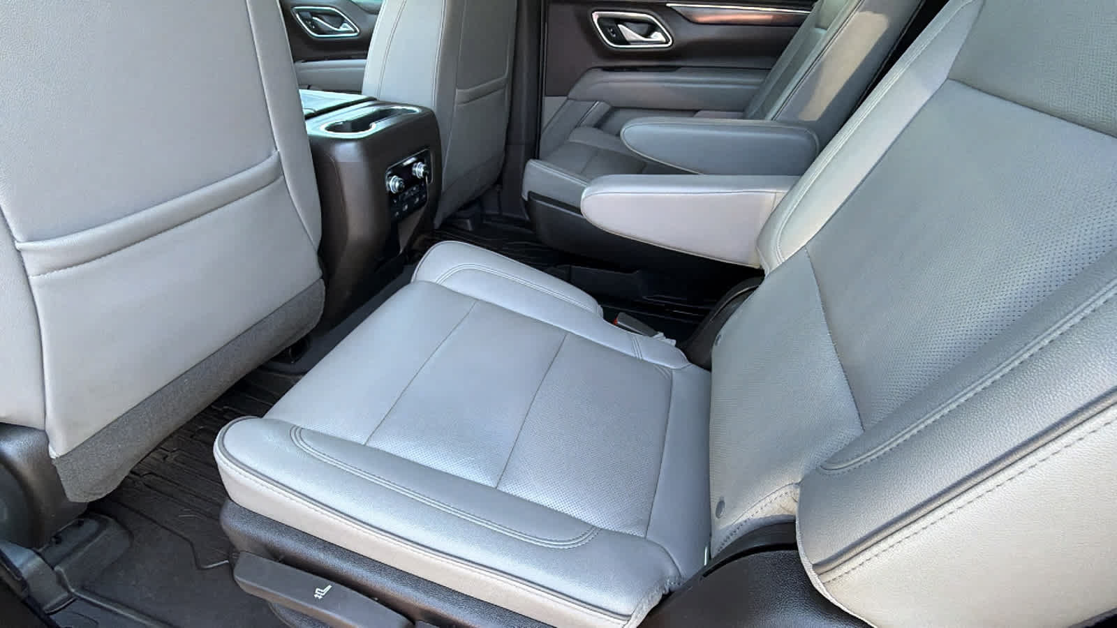 Used 2021 GMC Yukon XL SLT w/ SLT Premium Package AWD/4WD image 24