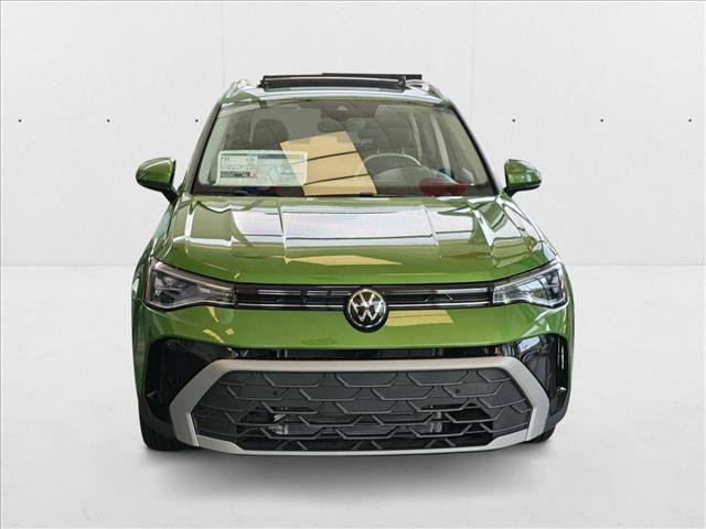 New 2025 Volkswagen Taos SE image 4