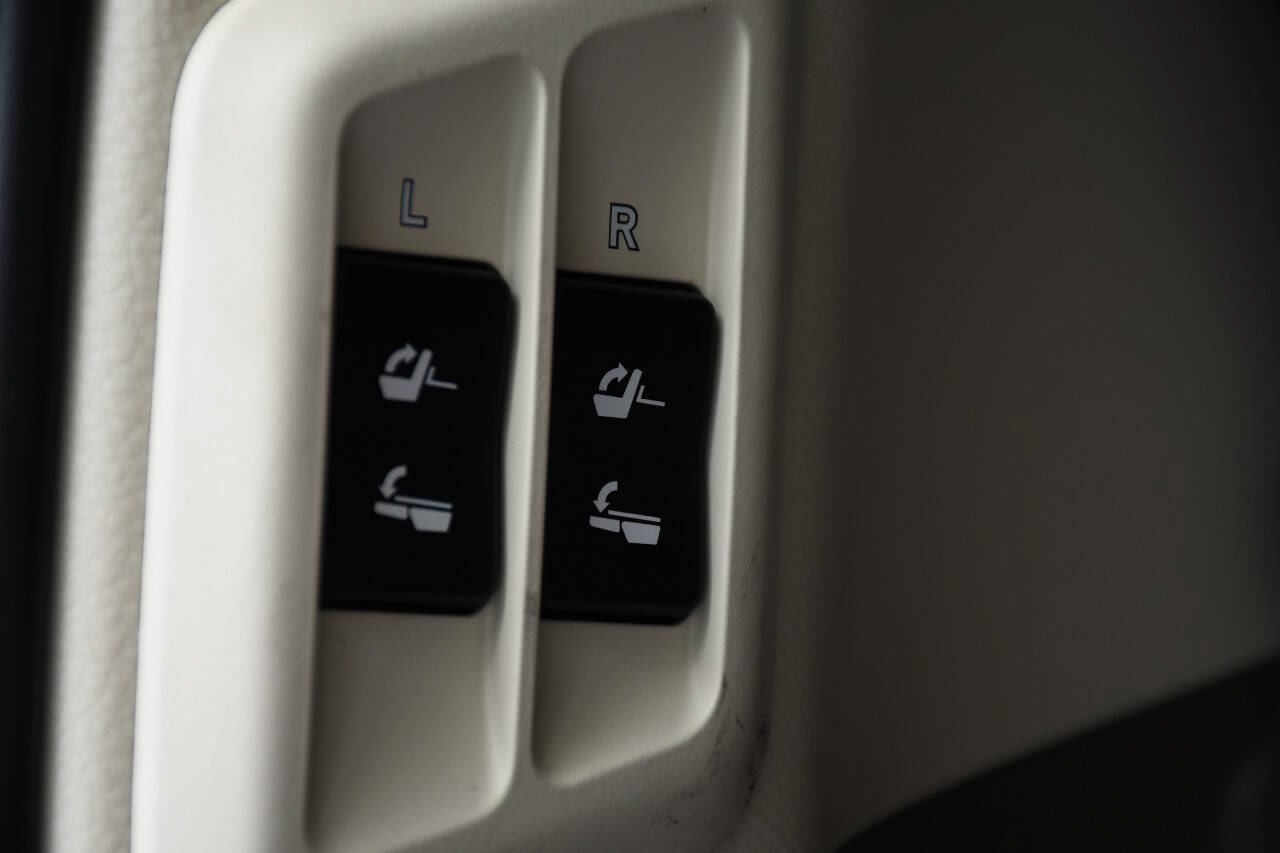 Used 2016 Lexus GX 460 Luxury AWD/4WD image 23