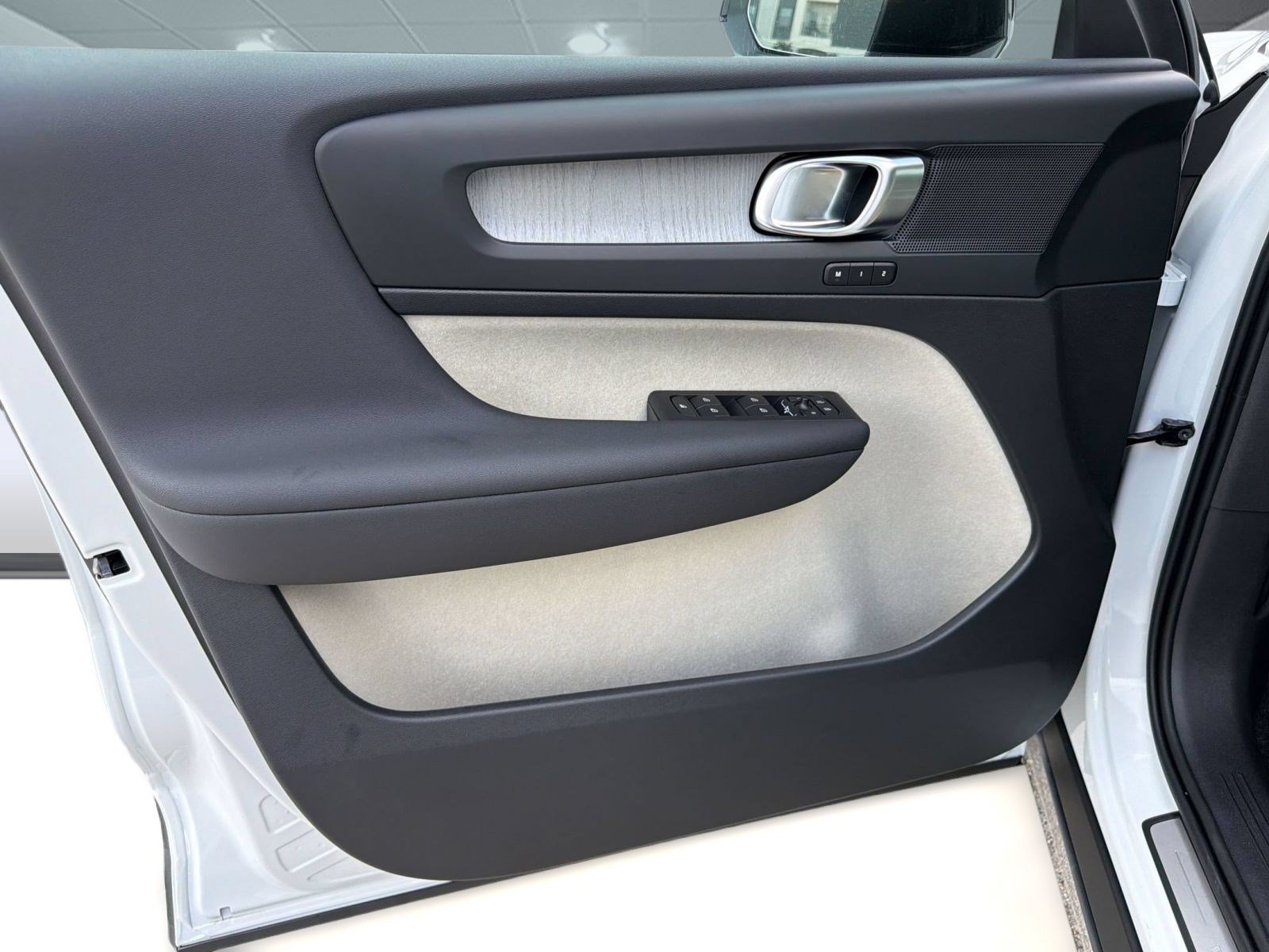 New 2026 Volvo XC40 B4 Plus w/ Climate Package FWD image 13