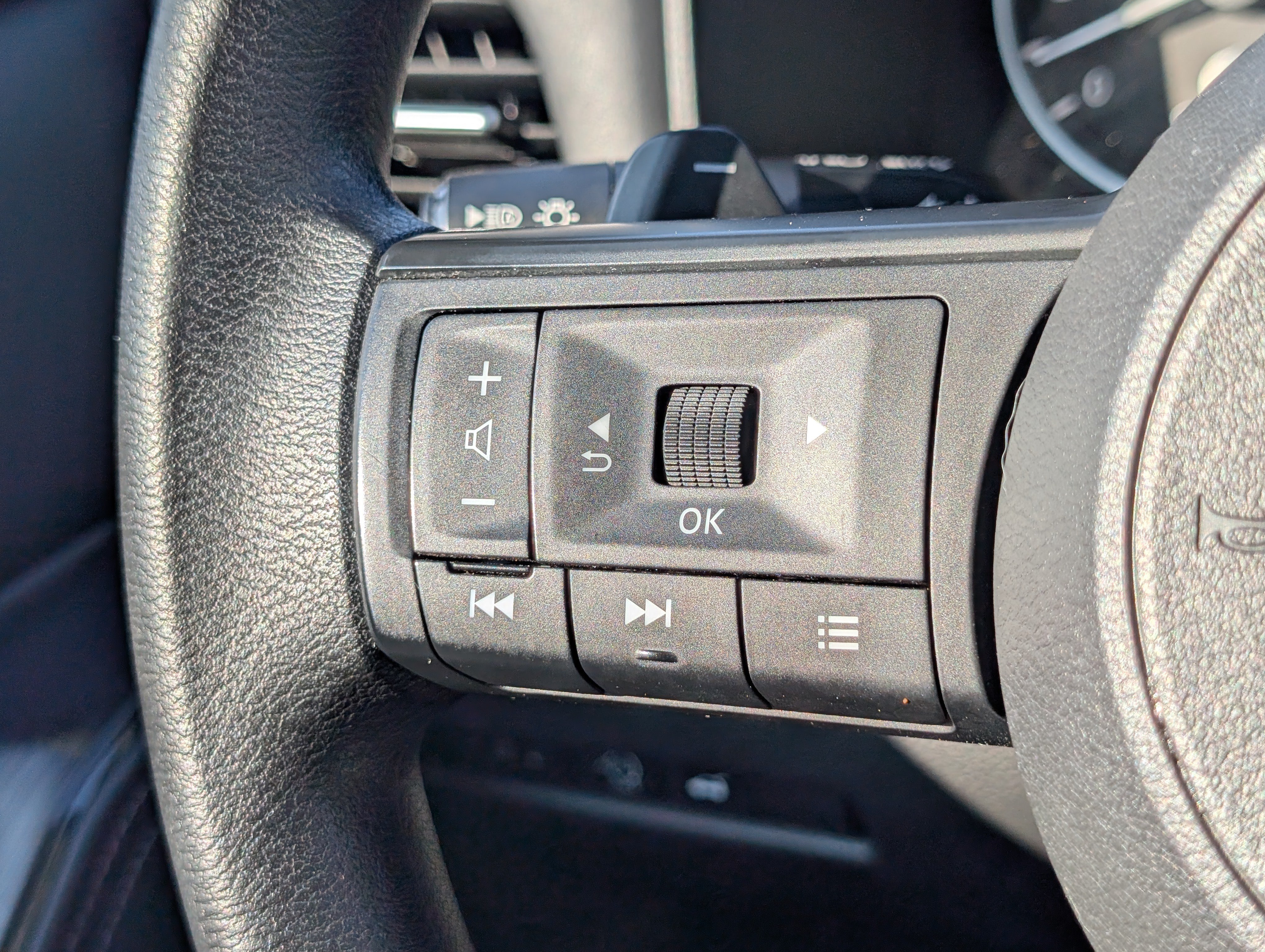 Used 2024 Nissan Rogue SV AWD/4WD image 22