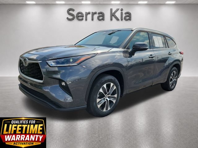 Used 2022 Toyota Highlander XLE FWD image 1