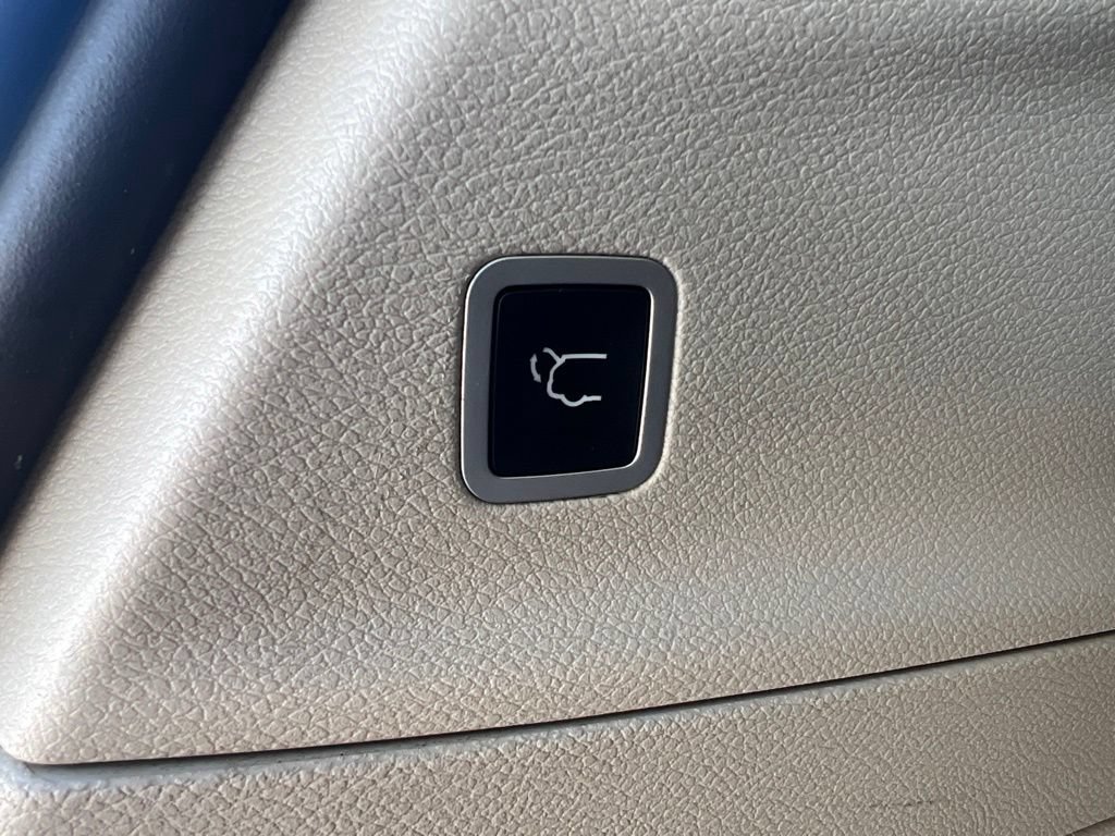 Used 2017 Chrysler Pacifica Touring-L Plus w/ Advanced Safetytec Group FWD image 13