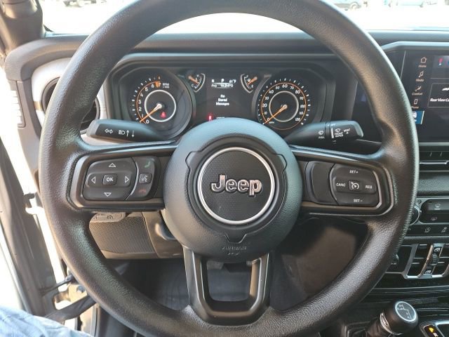 Used 2025 Jeep Gladiator Sport image 13