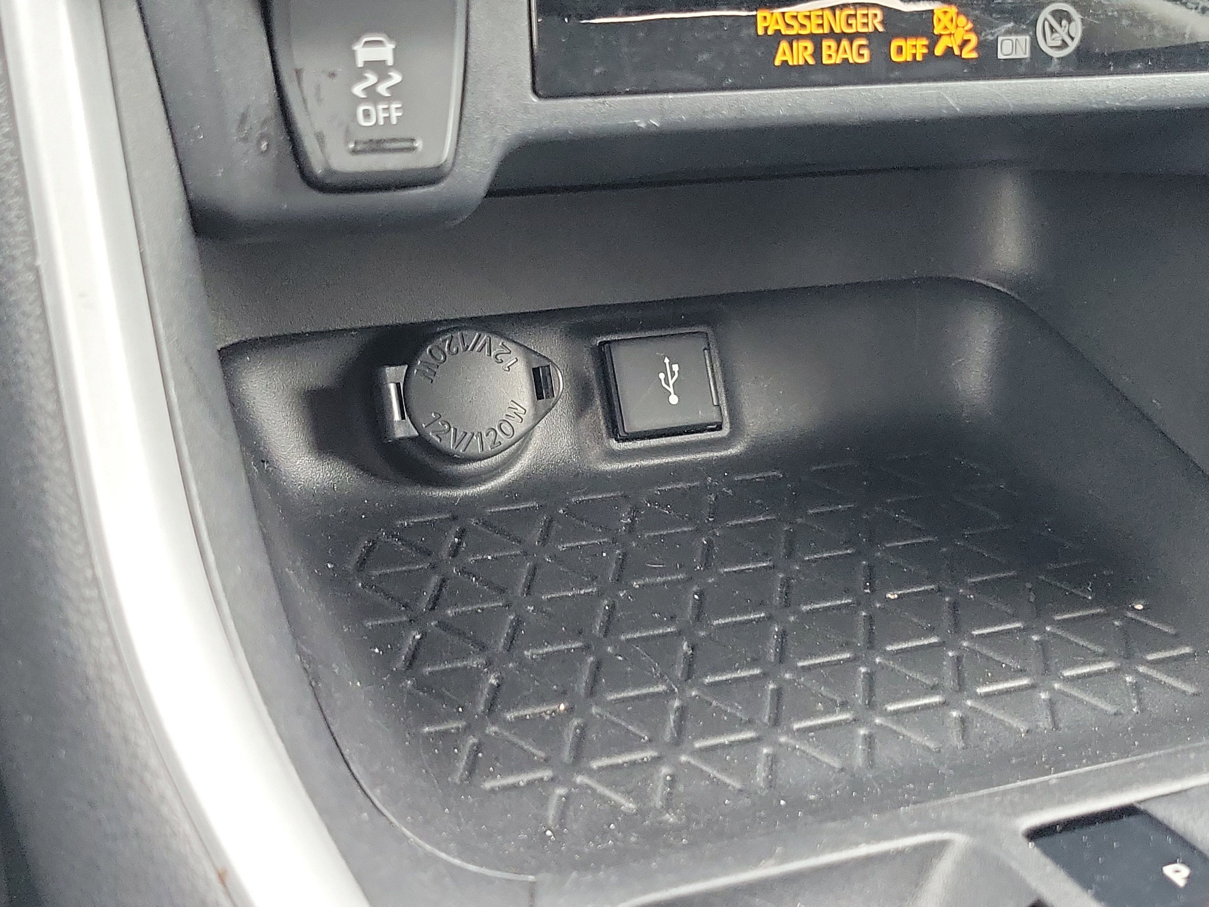 Used 2022 Toyota RAV4 LE image 29