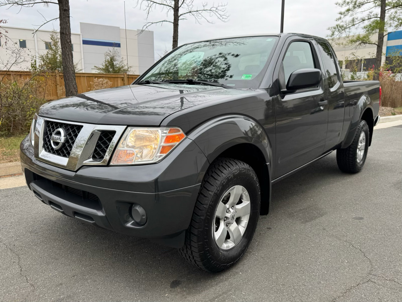 Used 2012 Nissan Frontier SV image 2