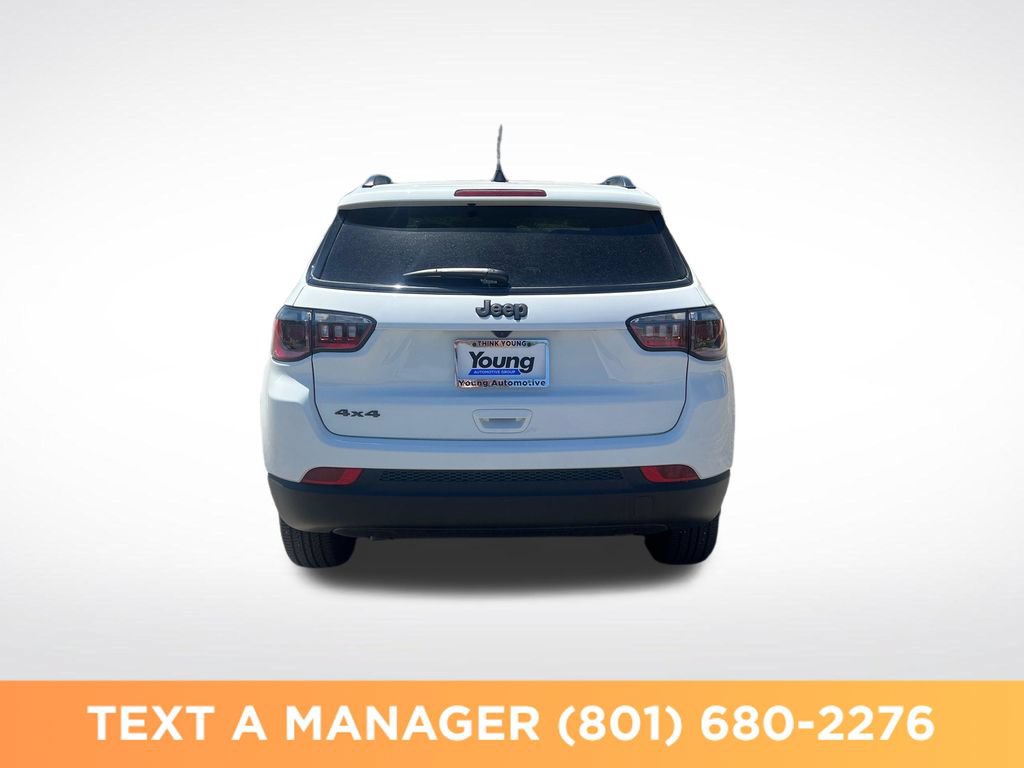 Used 2025 Jeep Compass Latitude w/ Sun & Sound Group AWD/4WD image 4