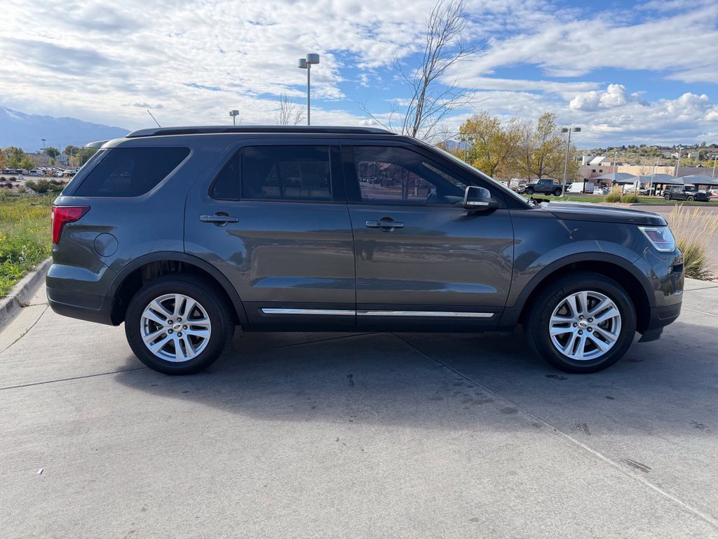 Used 2018 Ford Explorer XLT w/ Equipment Group 202A AWD/4WD image 9