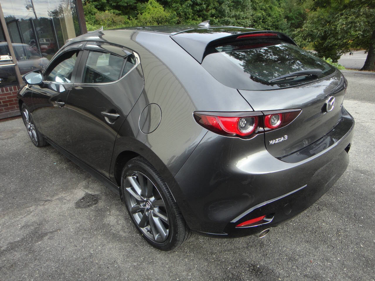Used 2020 MAZDA MAZDA3 Hatchback w/ Preferred Package image 4