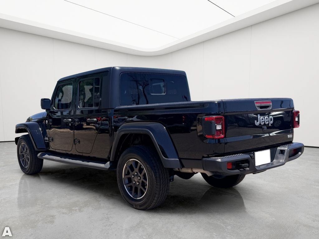 Used 2023 Jeep Gladiator Overland w/ LED Lighting Group AWD/4WD image 4