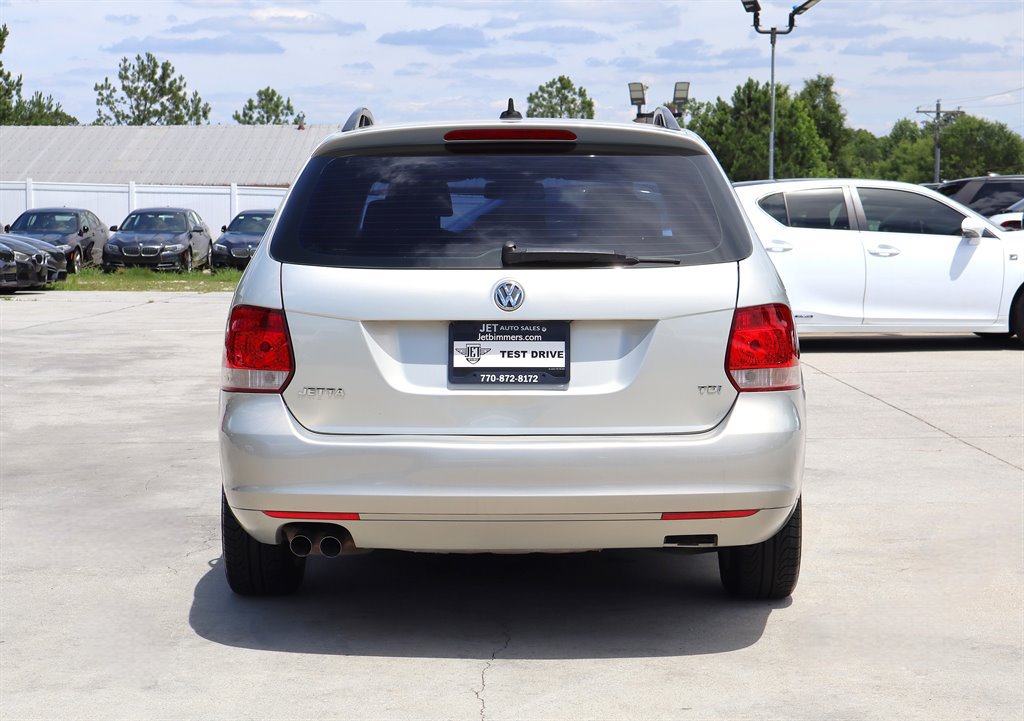 Used 2011 Volkswagen Jetta TDI FWD image 6