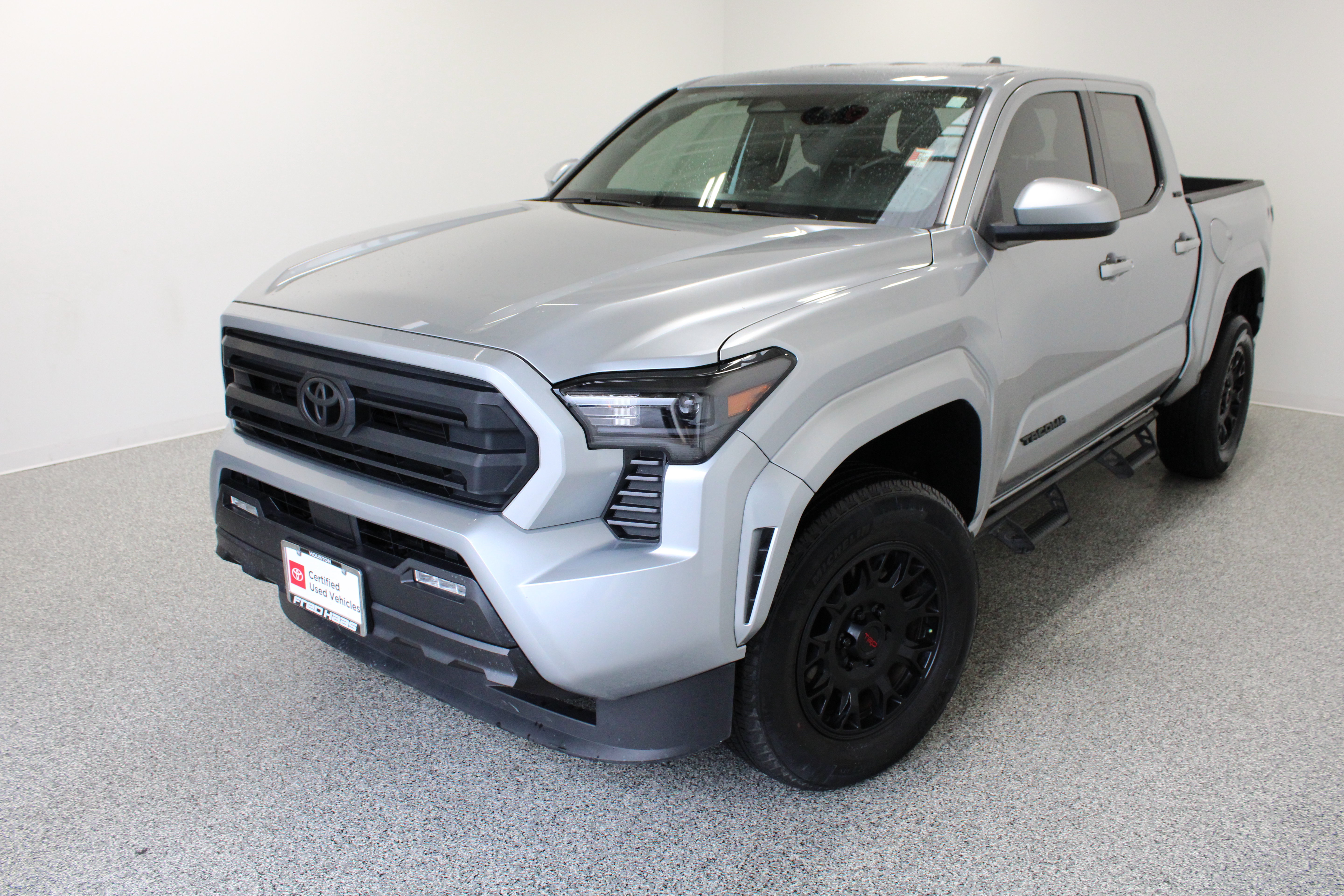 Used 2024 Toyota Tacoma SR5 RWD image 2
