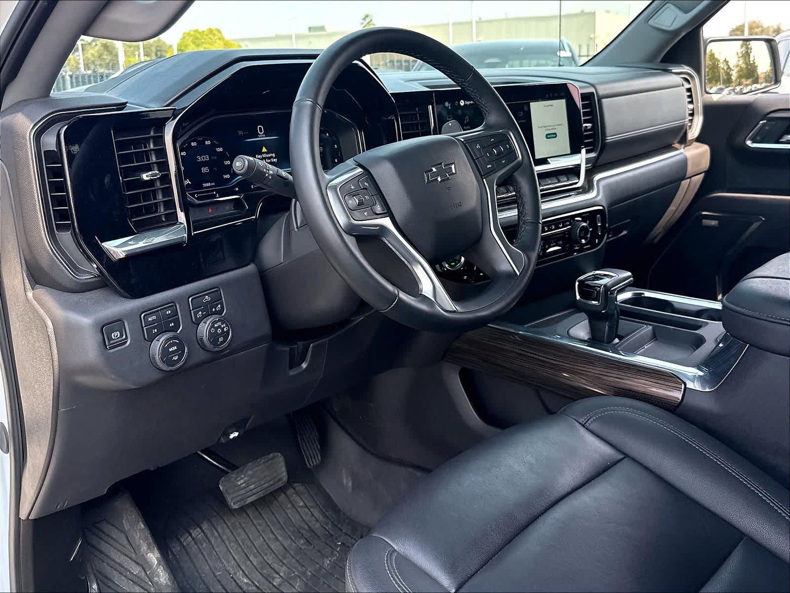 Used 2025 Chevrolet Silverado 1500 LT Trail Boss w/ Convenience Package II AWD/4WD image 18
