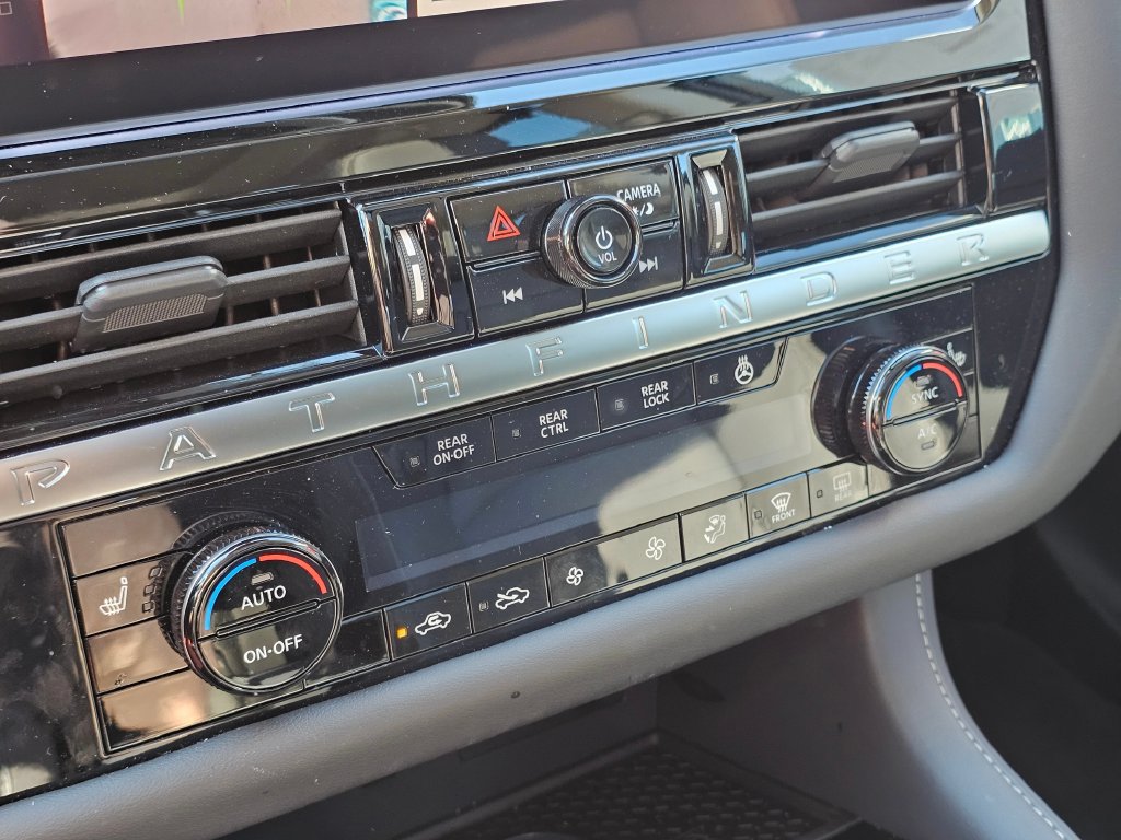 New 2026 Nissan Pathfinder SL w/ SL Premium Package AWD/4WD image 25
