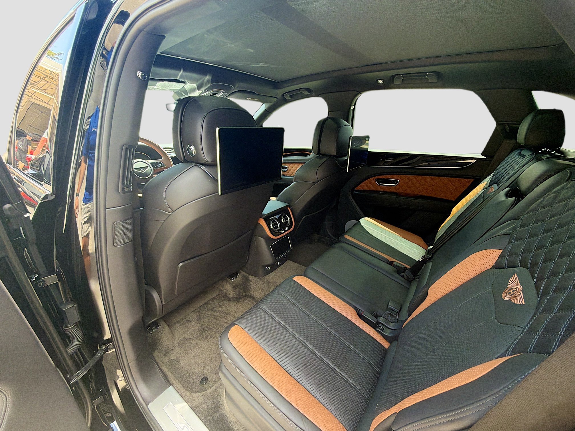 Used 2022 Bentley Bentayga AWD/4WD image 23