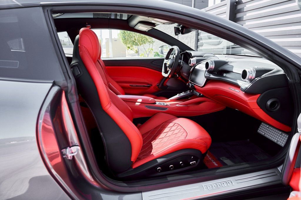 Used 2020 Ferrari GTC4Lusso image 33