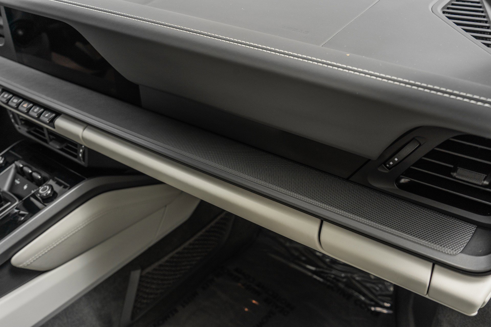 Used 2025 Porsche 911 Carrera image 31